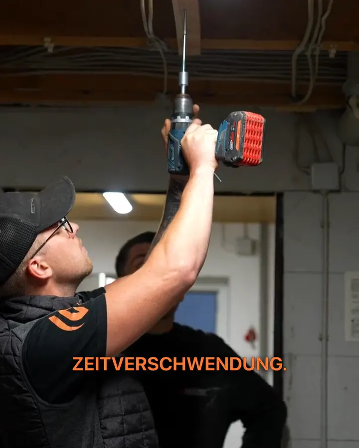 Standbild vom Drehtag der Julian Geist Heizung Sanitär GmbH, Untertitel „ZEITVERSCHWENDUNG“