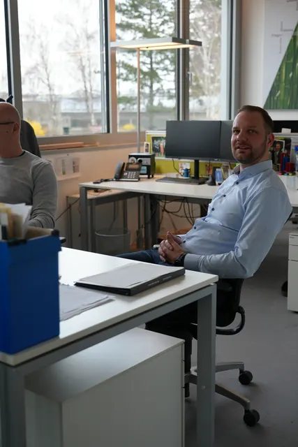 Drehtag bei SYMA: Arbeitsplatz im Vertrieb
