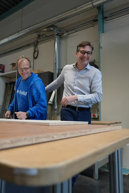 Drehtag bei SYMA: Besprechung in der Werkstatt